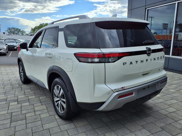 2022 Nissan Pathfinder SL