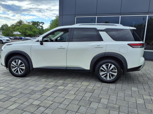 2022 Nissan Pathfinder SL