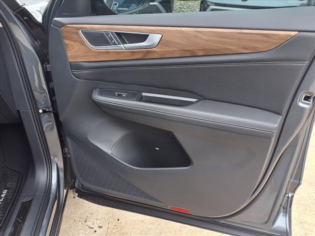 2025 Volkswagen Atlas 2.0T SE w/ Technology