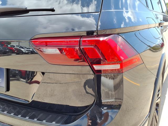2024 Volkswagen Tiguan 2.0T SE R-Line Black
