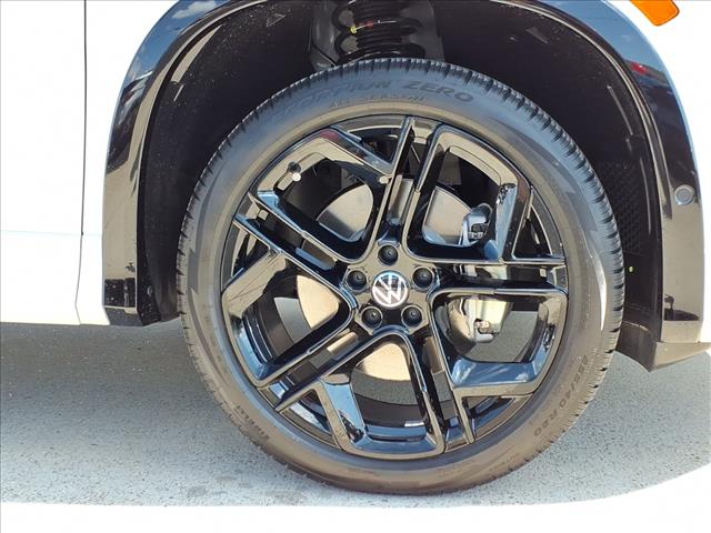 2025 Volkswagen Tiguan 2.0T SE R-Line Black