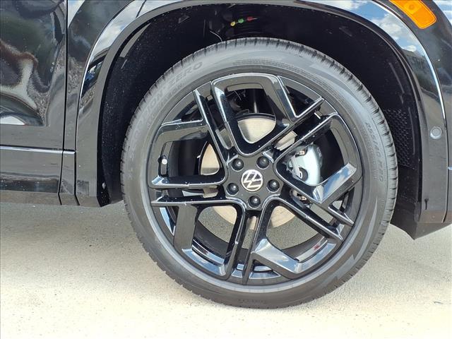 2025 Volkswagen Tiguan SE R-Line Black