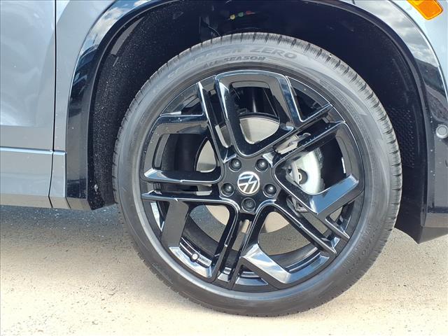 2025 Volkswagen Tiguan SE R-Line Black