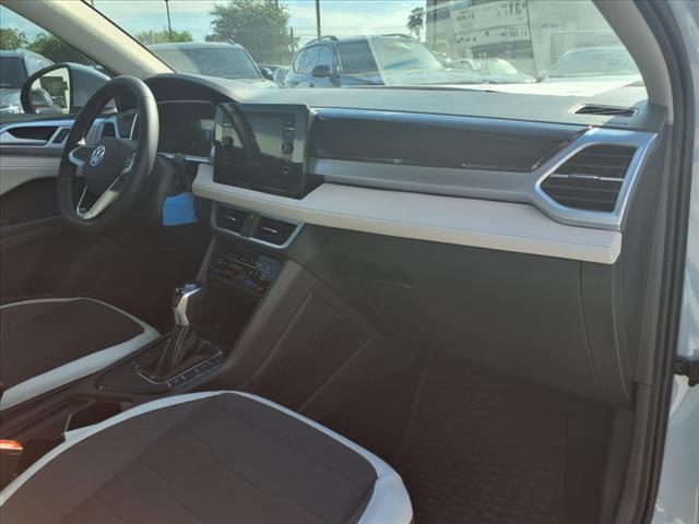 2025 Volkswagen Taos 1.5T SE
