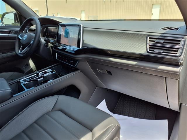 2025 Volkswagen Atlas Cross Sport 2.0T SEL R-Line Black