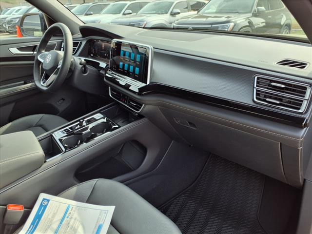 2025 Volkswagen Atlas Cross Sport 2.0T SEL R-Line Black