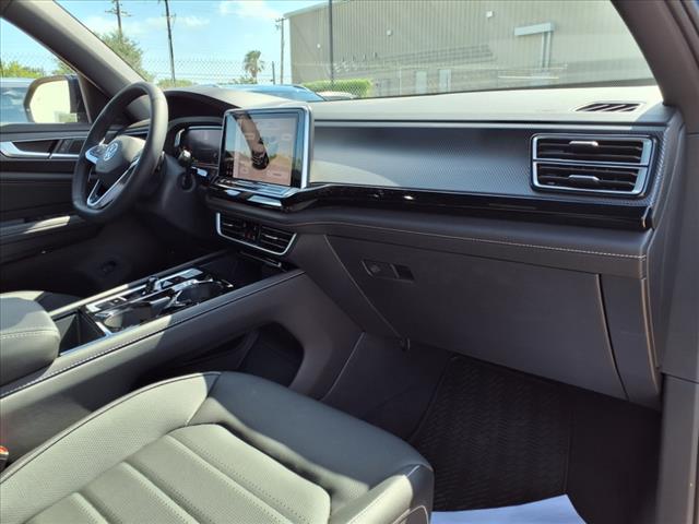 2025 Volkswagen Atlas Cross Sport 2.0T SEL R-Line Black