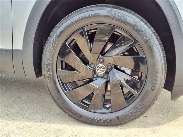 2024 Volkswagen Atlas Cross Sport 2.0T SE w/ Technology