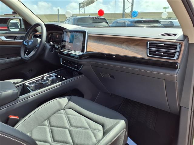 2025 Volkswagen Atlas 2.0T SE w/ Technology