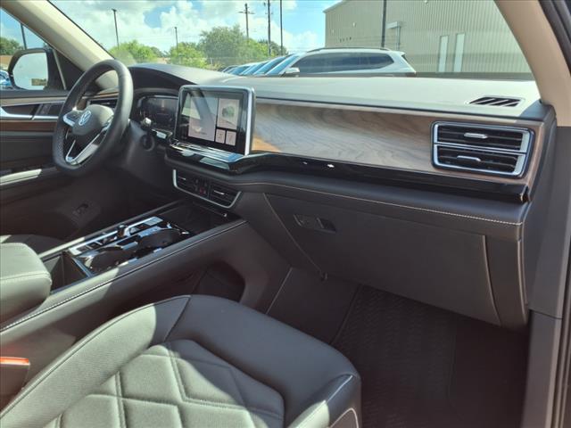 2025 Volkswagen Atlas 2.0T SE w/ Technology