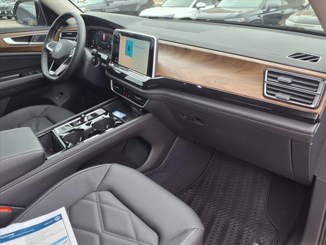 2025 Volkswagen Atlas 2.0T SE w/ Technology