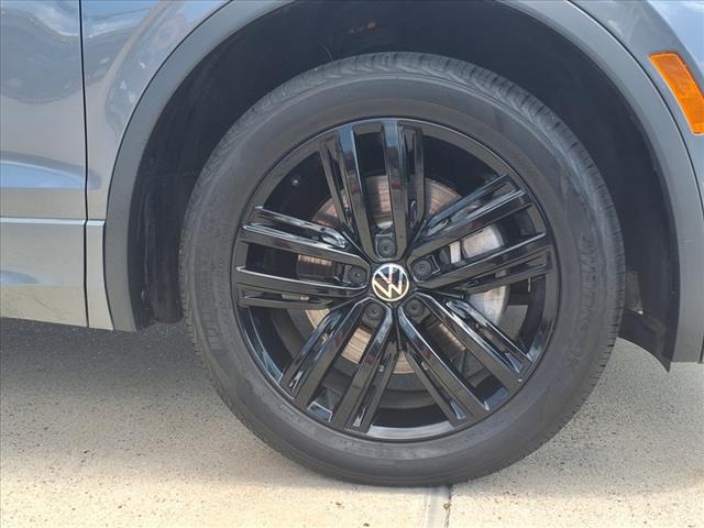 2022 Volkswagen Tiguan 2.0T SE R-Line Black