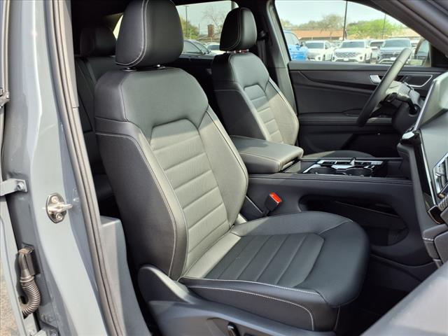 2025 Volkswagen Atlas Cross Sport 2.0T SEL R-Line Black