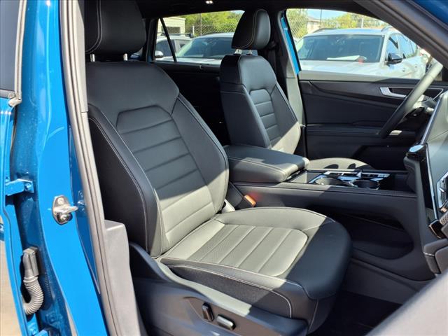 2025 Volkswagen Atlas Cross Sport 2.0T SEL R-Line Black