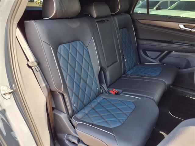 2025 Volkswagen Atlas Cross Sport 2.0T SEL Premium R-Line