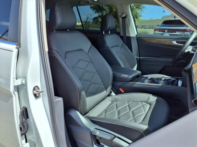 2025 Volkswagen Atlas 2.0T SE w/ Technology