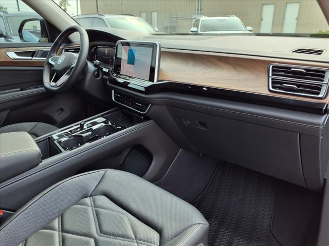 2025 Volkswagen Atlas 2.0T SE w/ Technology