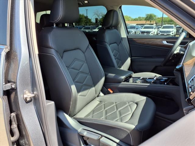 2025 Volkswagen Atlas 2.0T SE w/ Technology