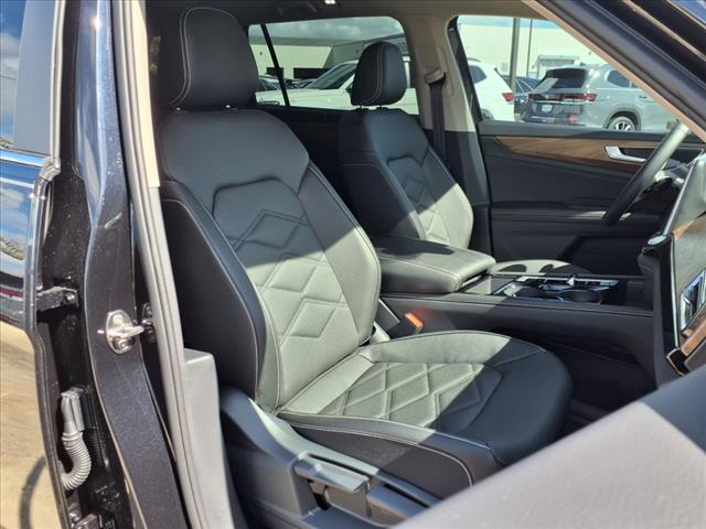 2025 Volkswagen Atlas 2.0T SE w/ Technology