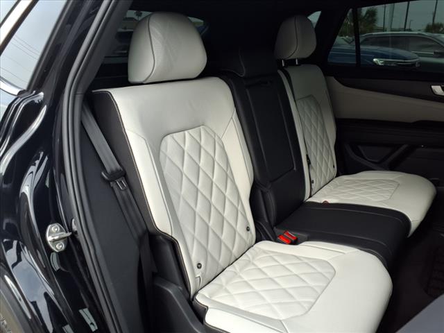 2025 Volkswagen Atlas Cross Sport 2.0T SEL Premium R-Line