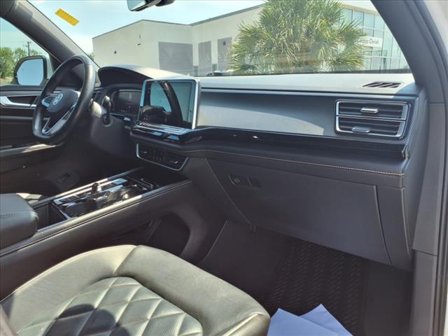 2024 Volkswagen Atlas Cross Sport 2.0T SEL Premium R-Line