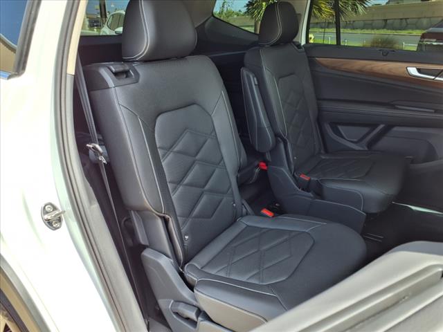 2025 Volkswagen Atlas 2.0T SE w/ Technology