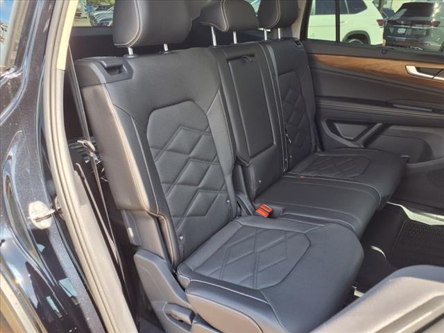 2025 Volkswagen Atlas 2.0T SE w/ Technology