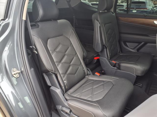 2025 Volkswagen Atlas 2.0T SE w/ Technology