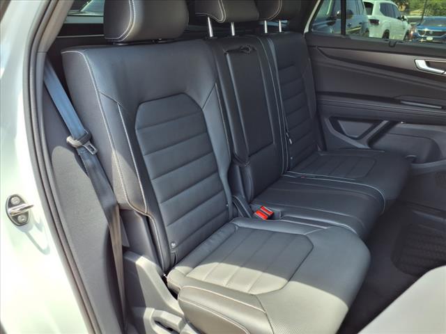 2025 Volkswagen Atlas Cross Sport 2.0T SEL R-Line Black