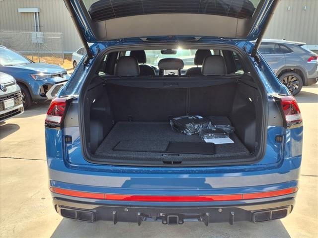 2025 Volkswagen Atlas Cross Sport 2.0T SEL R-Line Black