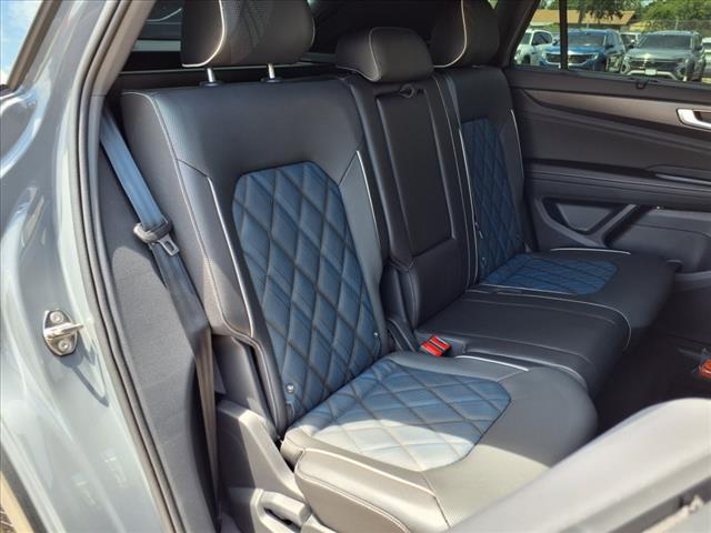 2025 Volkswagen Atlas Cross Sport 2.0T SEL Premium R-Line