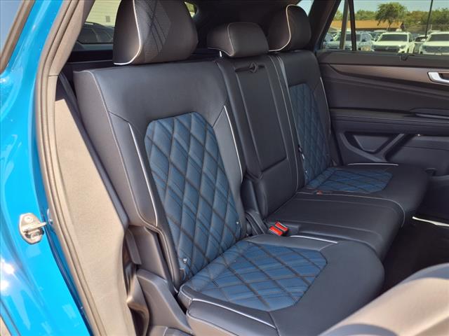 2025 Volkswagen Atlas Cross Sport 2.0T SEL Premium R-Line