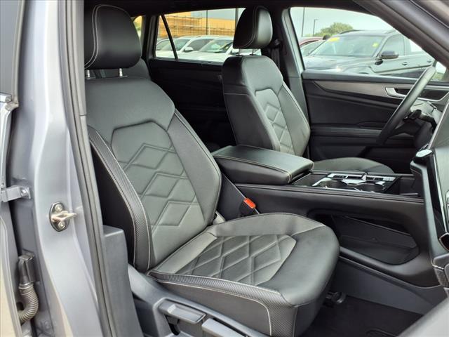 2024 Volkswagen Atlas Cross Sport 2.0T SE w/ Technology