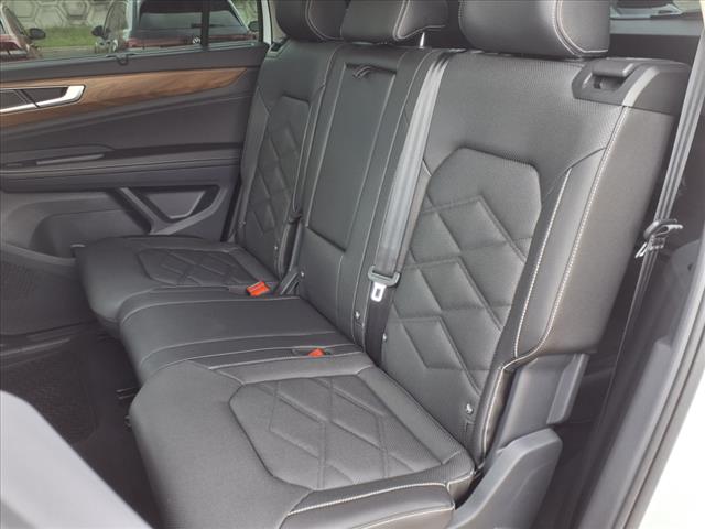 2025 Volkswagen Atlas 2.0T SE w/ Technology