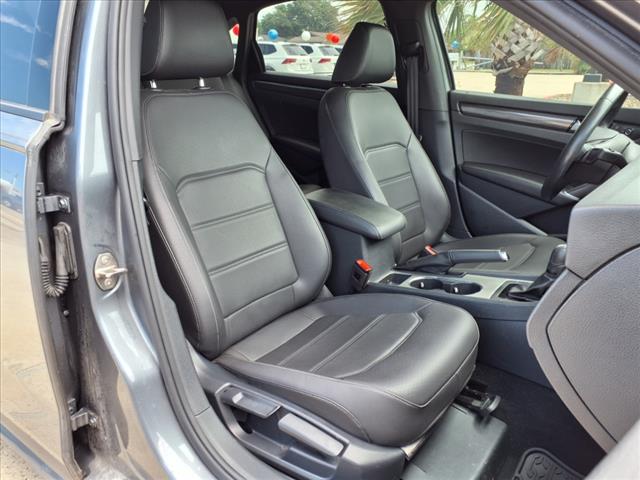 2022 Volkswagen Passat 2.0T R-Line