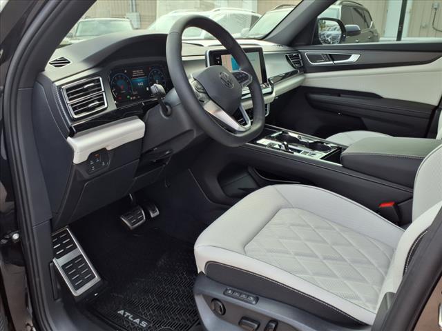 2025 Volkswagen Atlas Cross Sport 2.0T SEL Premium R-Line