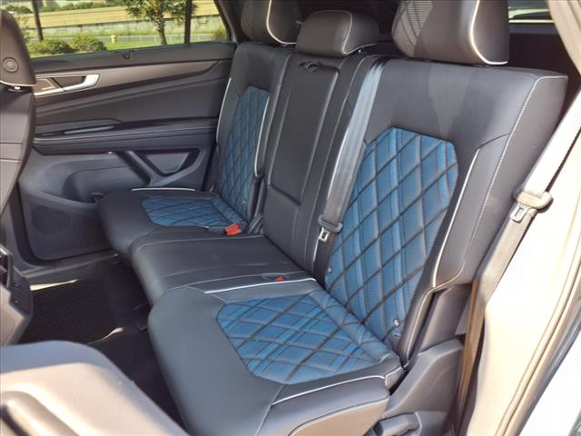 2025 Volkswagen Atlas Cross Sport 2.0T SEL Premium R-Line