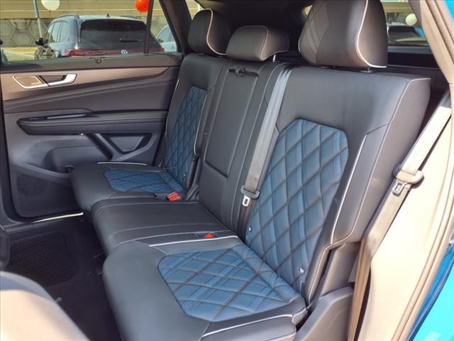 2025 Volkswagen Atlas Cross Sport 2.0T SEL Premium R-Line