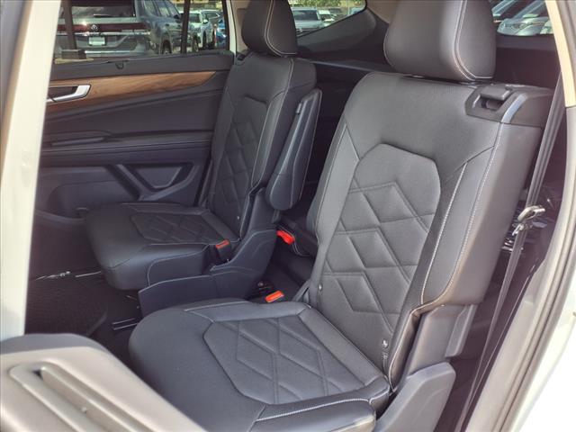 2025 Volkswagen Atlas 2.0T SE w/ Technology