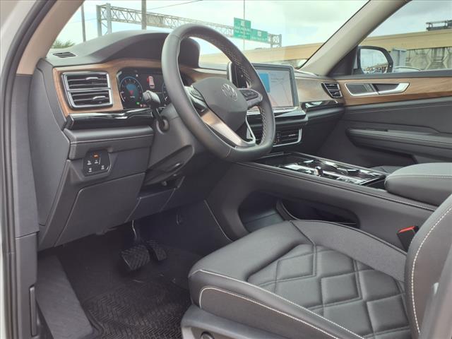 2025 Volkswagen Atlas 2.0T SE w/ Technology