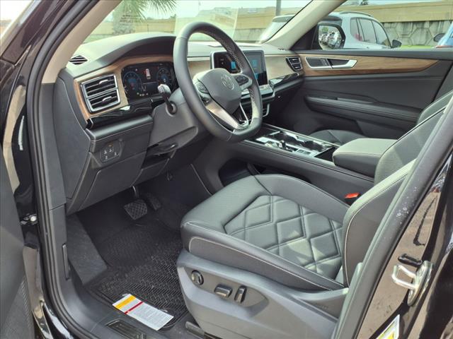 2024 Volkswagen Atlas 2.0T SE w/ Technology