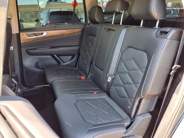 2025 Volkswagen Atlas 2.0T SE w/ Technology