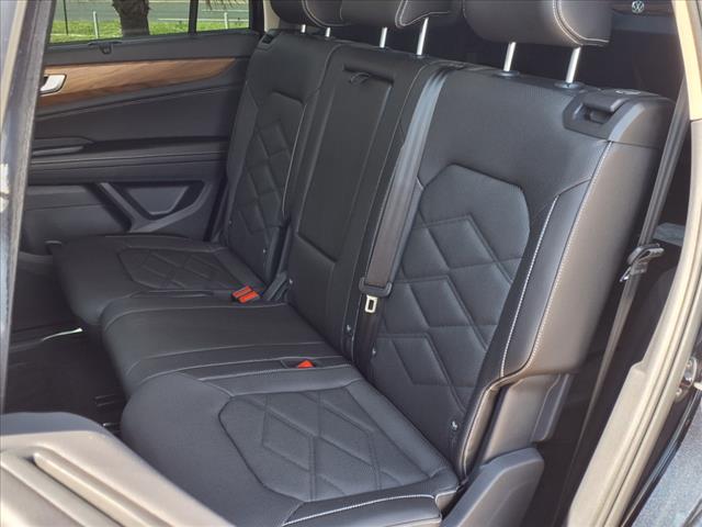 2025 Volkswagen Atlas 2.0T SE w/ Technology