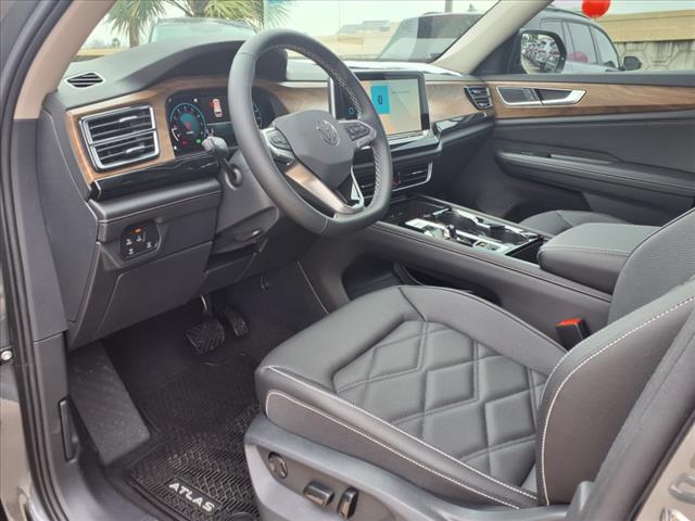 2025 Volkswagen Atlas 2.0T SE w/ Technology