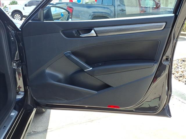 2022 Volkswagen Passat 2.0T R-Line