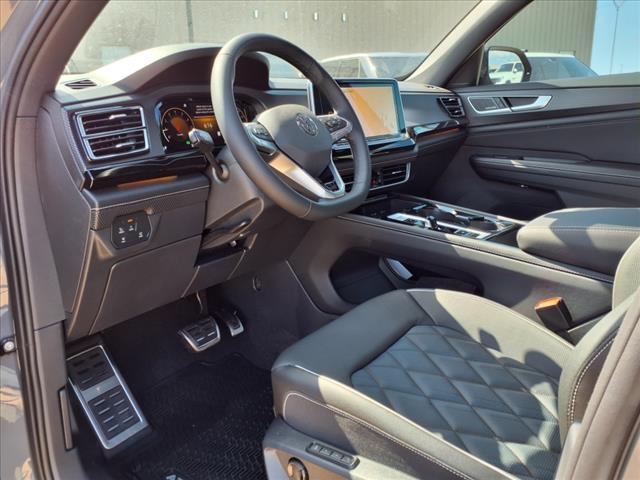 2025 Volkswagen Atlas Cross Sport 2.0T SEL Premium R-Line