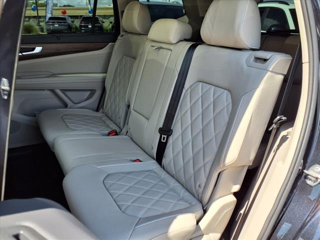 2025 Volkswagen Atlas 2.0T SEL Premium R-Line