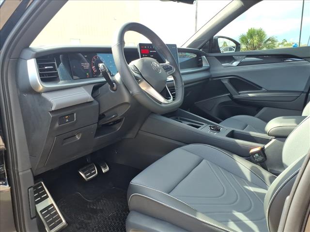 2025 Volkswagen Tiguan 2.0T SE R-Line Black