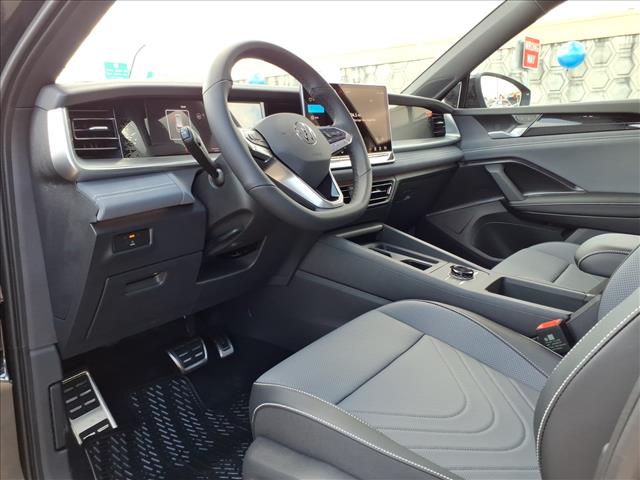 2025 Volkswagen Tiguan SE R-Line Black
