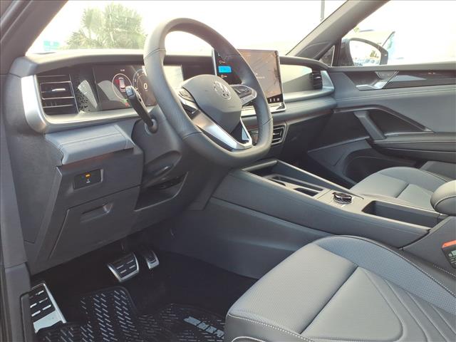 2025 Volkswagen Tiguan SE R-Line Black